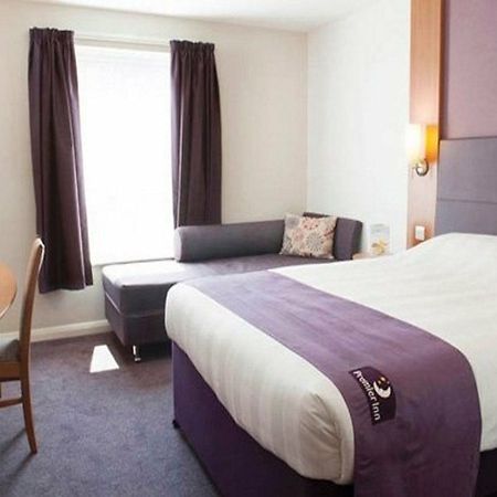 Premier Inn Івшем Екстер'єр фото